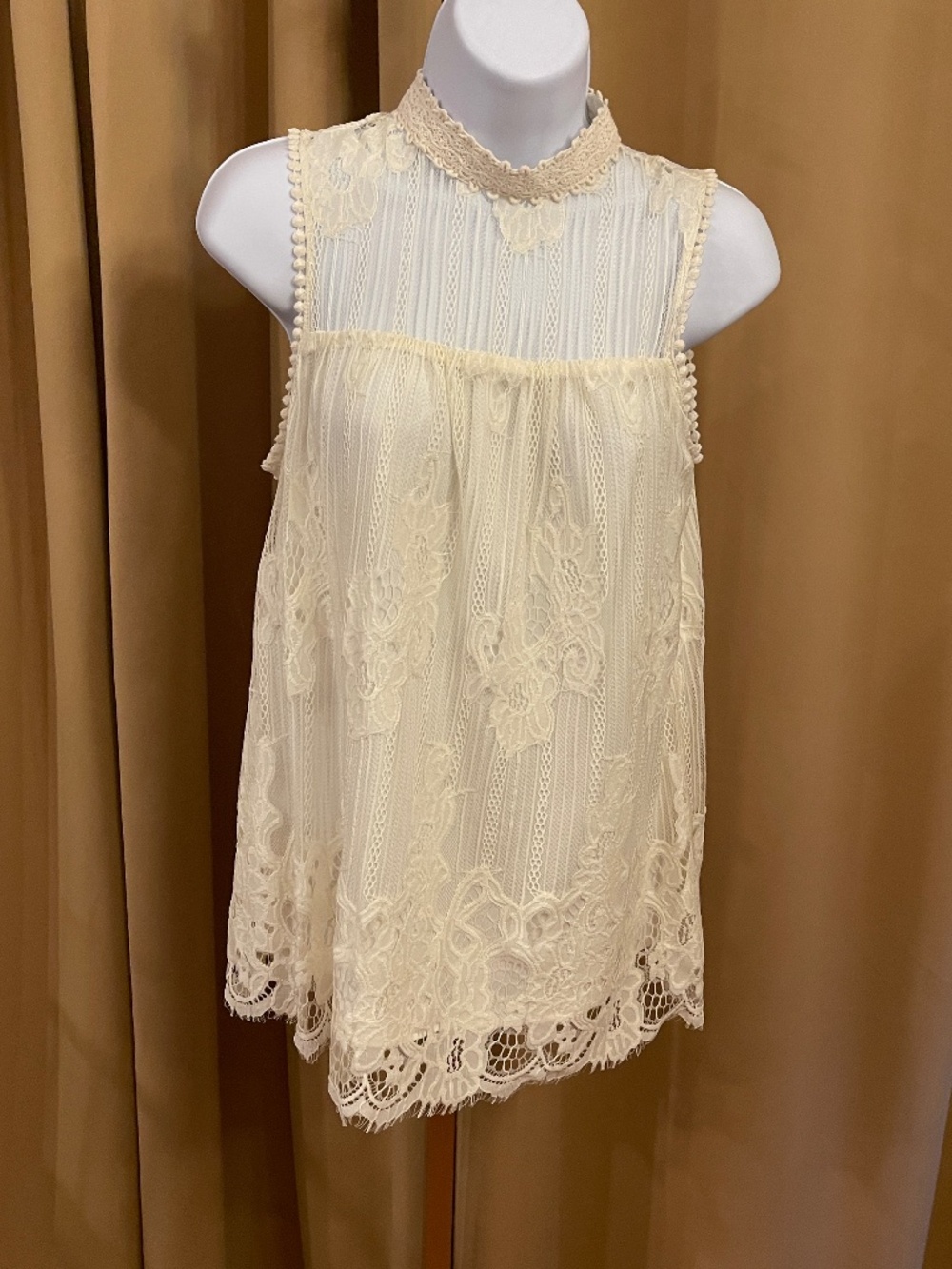 Exhilaration Mock Neck Cream Lace Sleeveless Top Size XS
